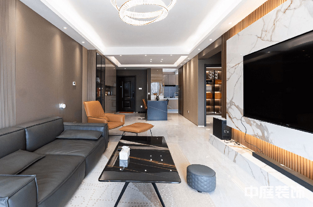 黃有斌：翡翠時(shí)光&mdash;&mdash;精工、材質(zhì)打造現(xiàn)代新輕奢生活