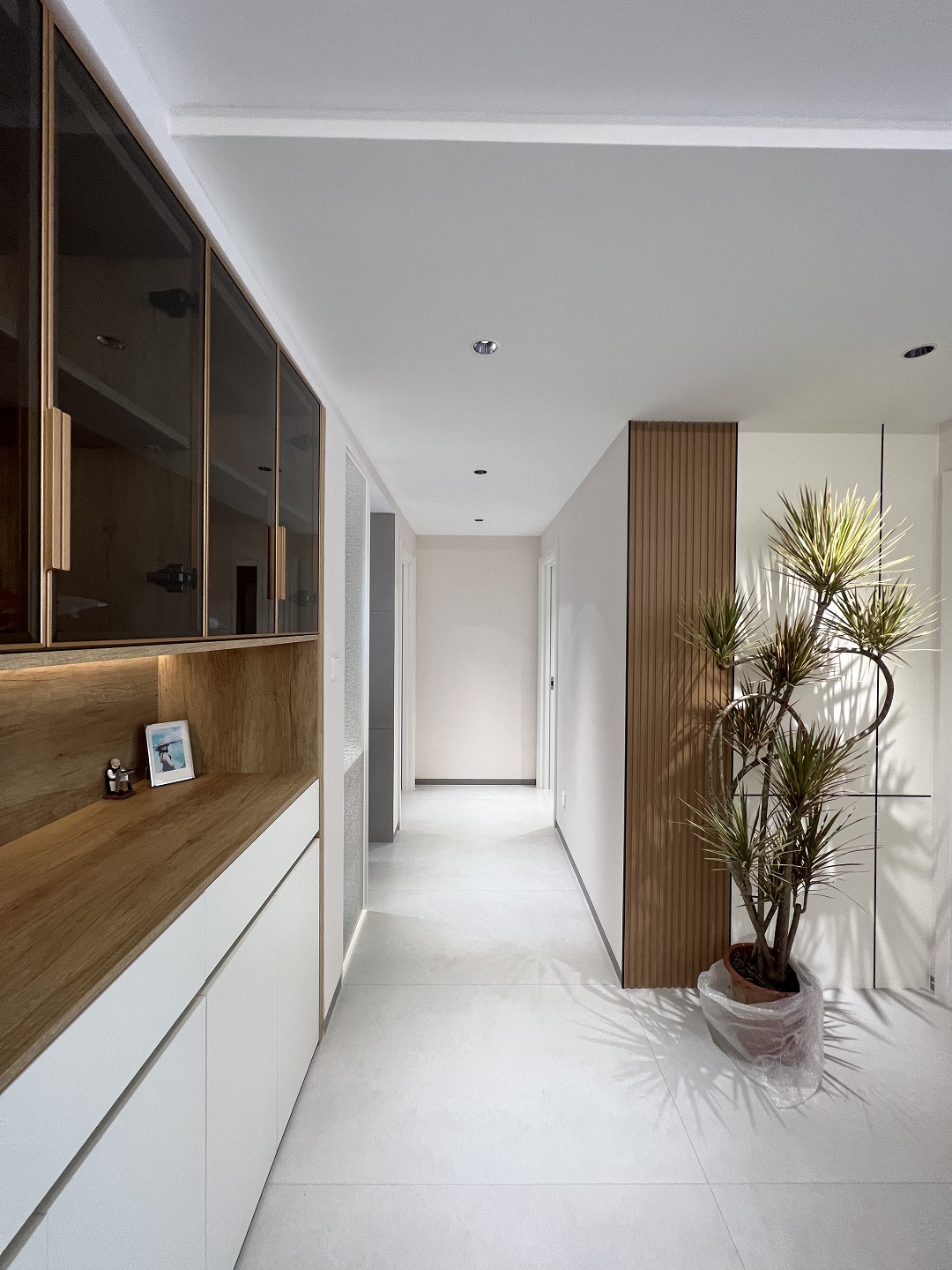 南寧二手房全拆裝修有哪些要注意？現(xiàn)代簡約-走廊