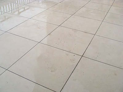 裝修百科解答 客廳地磚要不要留縫？