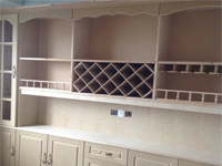 衣柜要定制的比較好還是現(xiàn)場做比較好？